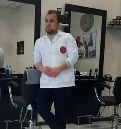 sac-ekimi-yaptirirken-olen-ibrahim-gulun-davasinda-saniklar-hakim-karsisinda-1637302912697.jpg Saç ekimi yaptırırken ölen İbrahim Gül’ün davasında sanıklar hakim karşısında - 3