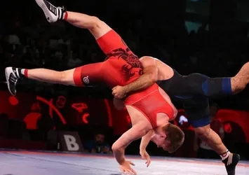 Genç güreşçiler Macaristan'da 5 madalya kazandı