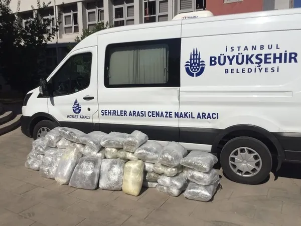 Adana'da İBB cenaze nakil aracında 144 kilo 550 gram esrar ele geçirildi! İBB’li şoförden uyuşturucu ticareti itirafı: 100 bin TL için yaptık - 7