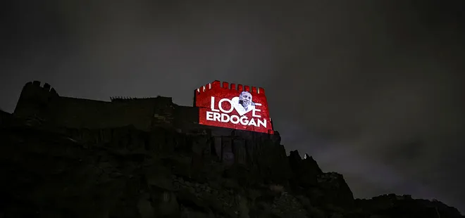 Ankara Kalesi’ne Love Erdoğan görseli