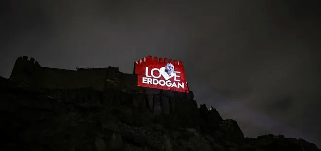 Ankara Kalesi’ne “Love Erdoğan” görseli