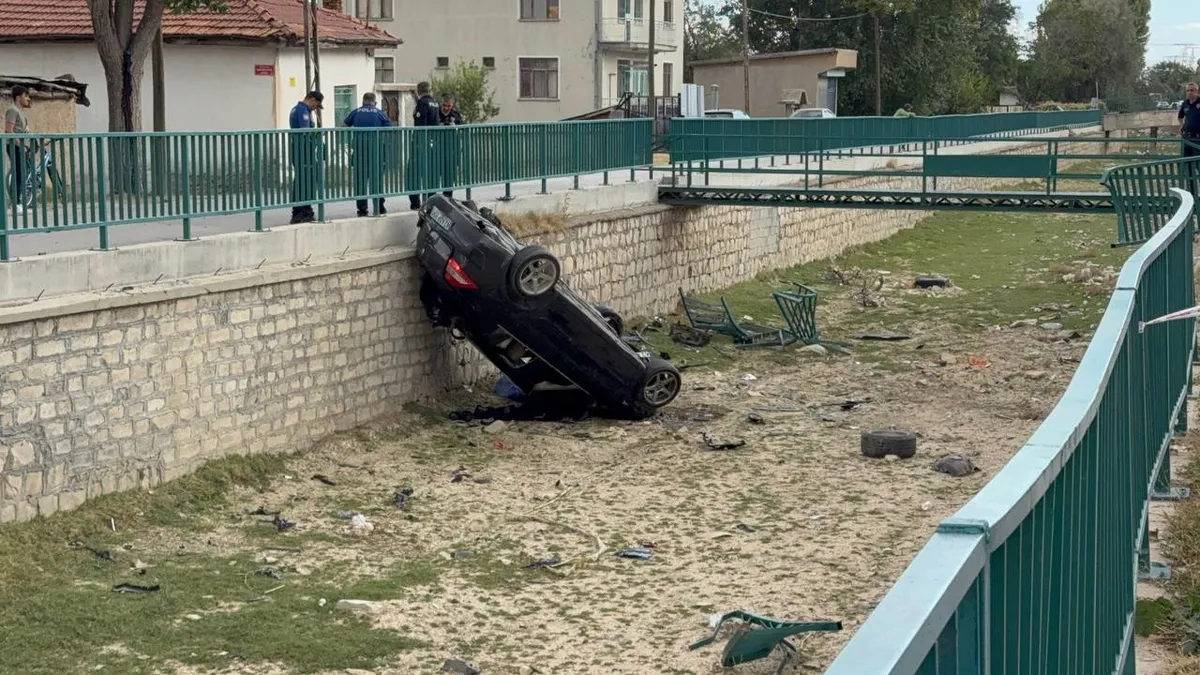 Konya'da otomobil sulama kanalına uçtu: 1 ölü 1 yaralı