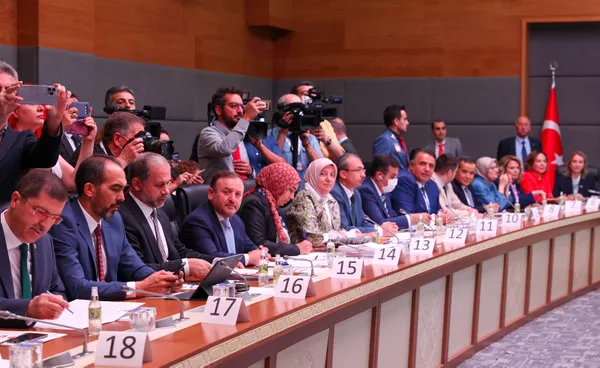 Son dakika: TBMM Karma Komisyonu, polise yumruk atan DBP'li milletvekili Salihe Aydeniz'in dokunulmazlığı için toplandı - 3