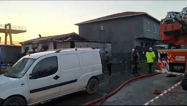 iscilerin-kaldigi-barakada-yangin-faciasi-olu-ve-yaralilar-var-1705300282929.jpeg İşçilerin kaldığı konteynerde yangın faciası! Ölü ve yaralılar var - 3