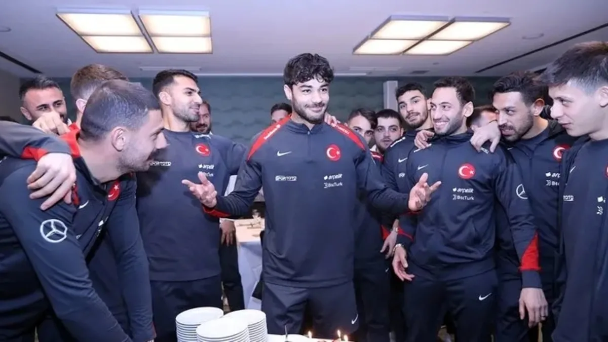 A Milli Futbol Takımı'nda Ozan Kabak'ın doğum günü kutlandı