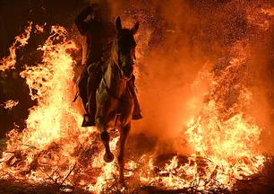 Gelenek mi eziyet mi? Gecenin karanlığını yaran alevler ve atlar
