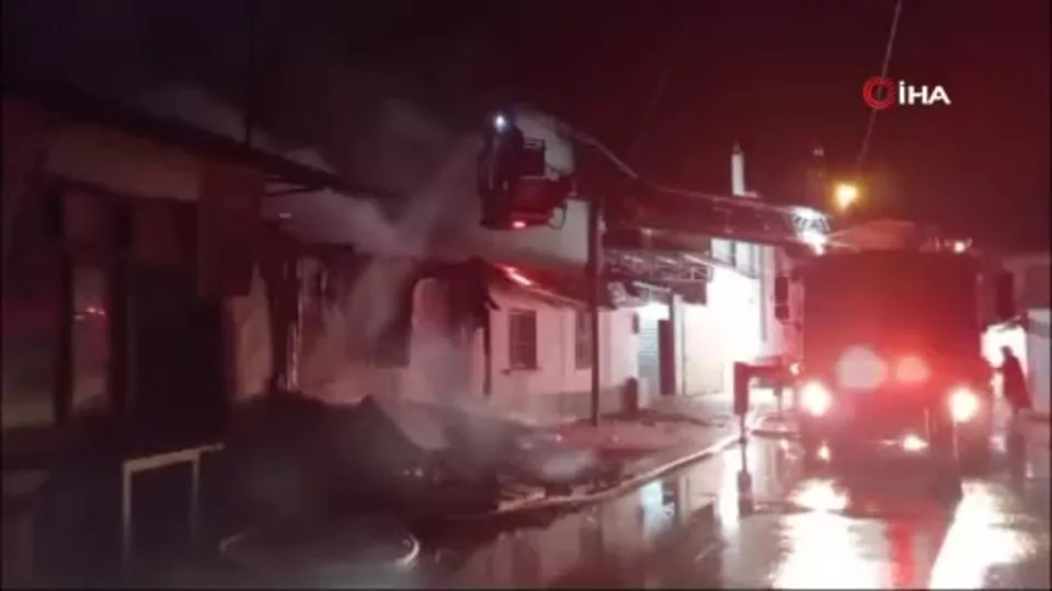 Balıkesir’de 3 bina küle döndü