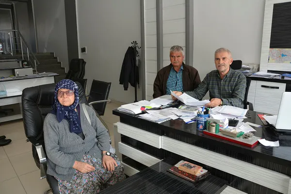 yuregi-guzel-fatma-nine-depremzedelere-konteyner-ev-bagislamak-icin-tarlasini-satti-1677836440249.jpg Yüreği güzel Fatma nine! Depremzedelere konteyner ev bağışlamak için tarlasını sattı - 2