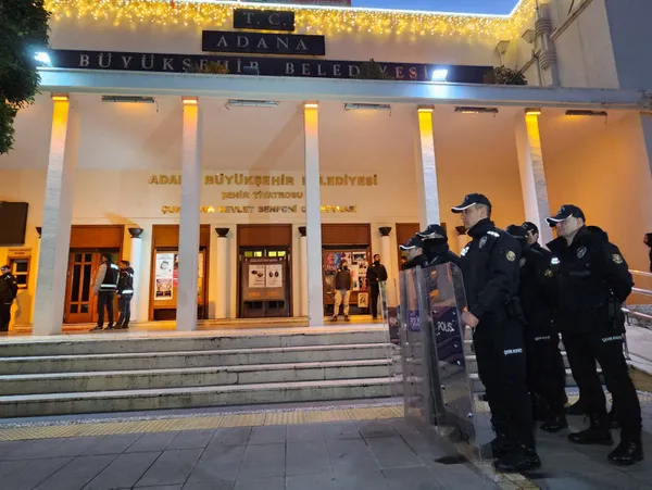 CHP’li Adana Büyükşehir Belediyesine ’rüşvet’ operasyonunda yeni gelişme: 10 zanlı adliyede