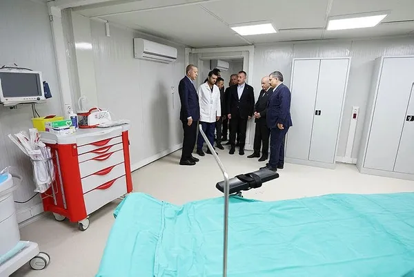 baskan-erdogandan-deprem-bolgesinde-turkiye-yuzyili-vurgusu-asirlarca-oynanan-oyunlari-cope-atma-vakti-1678643740207.jpeg Başkan Erdoğan'dan deprem bölgesinde Türkiye Yüzyılı vurgusu: Asırlarca oynanan oyunları çöpe atma vakti - 6