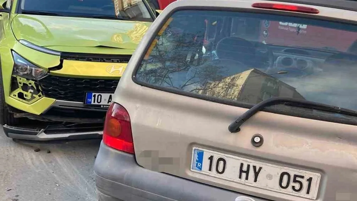 Balıkesir'de çift taraflı trafik kazası: 2 yaralı