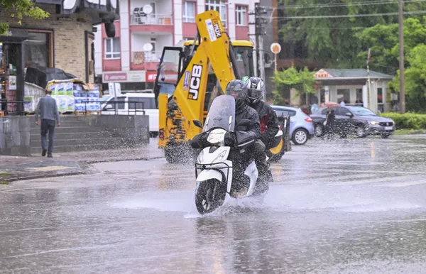 meteorolojiden-sari-kodlu-alarm-ankara-ve-bircok-ile-sel-su-baskini-dolu-yagisi-uyarisi-geldi-5-gunluk-hava-ta-1687337318241.jpg Meteoroloji'den sarı kodlu alarm! Ankara ve birçok ile sel, su baskını, dolu yağışı uyarısı geldi | 5 günlük hava tahmin raporu paylaşıldı - 11