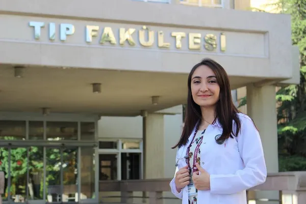 1628507005303.jpg Balıkesir'deki otobüs kazasında hayatını kaybetmişti! Bilge Toker'in acılı babası: Diplomasını almak kısmet olmadı yavruma - 2