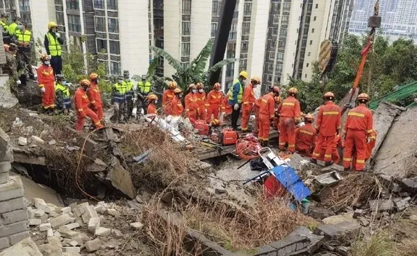Çin'de patlama! Onlarca kişi enkaz altında kaldı - 2