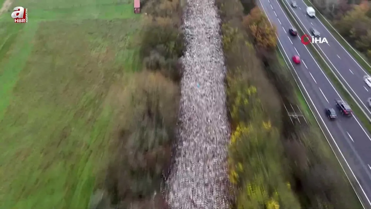 150 metrelik çöp nehri! Görüntüler İngiltere’den