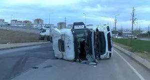 Tuzla’da atık su tankerleri kaza yaptı