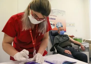 Koronavirüs aşısında 3. doz mesajı! Uzman isimden dikkat çeken öneri