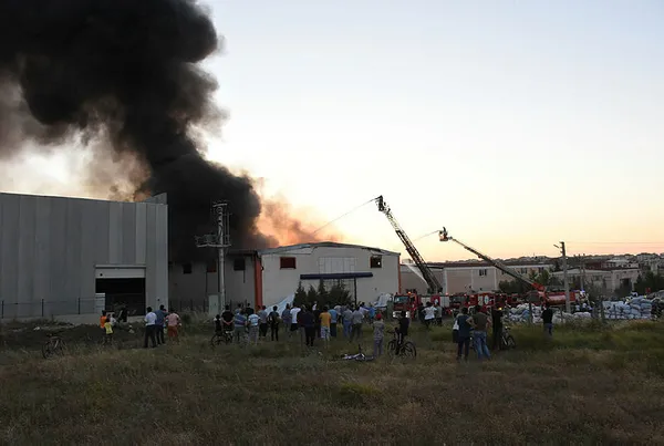 Tekirdağ'da kumaş deposunda yangın - 2