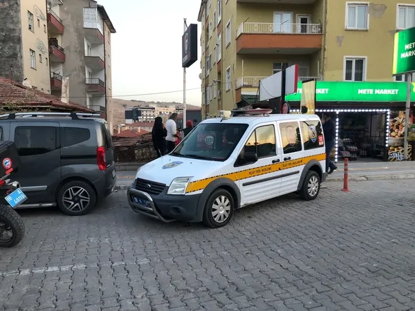 cankirida-korkunc-olum-cesedi-yatagin-altinda-bulundu-4-kisi-gozaltina-alindi-1699473845743.jpg Çankırı’da korkunç ölüm: Cesedi yatağın altında bulundu! 4 kişi gözaltına alındı - 2
