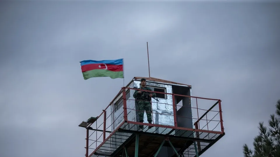 Ermenistan işgalinden kurtarılan Azerbaycan'ın Zengilan kentindeki karakollara bayrak çekildi