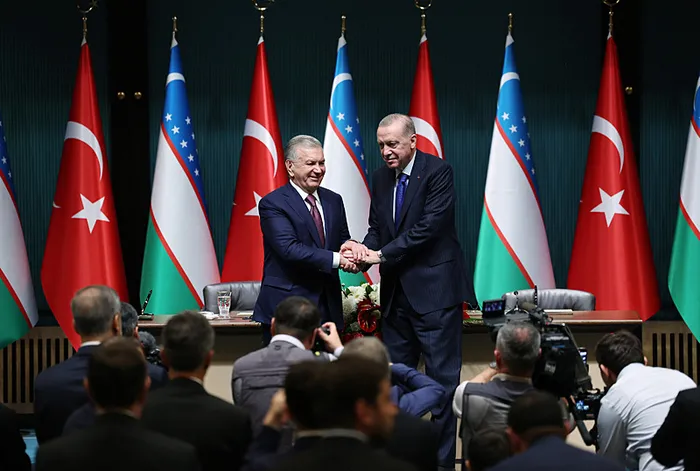 baskan-erdogan-ozbekistan-cumhurbaskani-mirziyoyev-ile-ortak-basin-toplantisinda-aciklamalarda-bulundu-1717692154927.jpg Başkan Erdoğan Özbekistan Cumhurbaşkanı Mirziyoyev ile Ortak Basın Toplantısı'nda açıklamalarda bulundu - 4