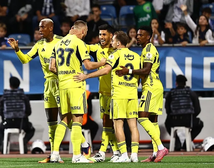 canli-fenerbahce-kasimpasa-1758478083223.jpeg Fenerbahçe Kasımpaşa ile berabere kaldı! Kanarya 2 haftada 4 puan kaybetti
