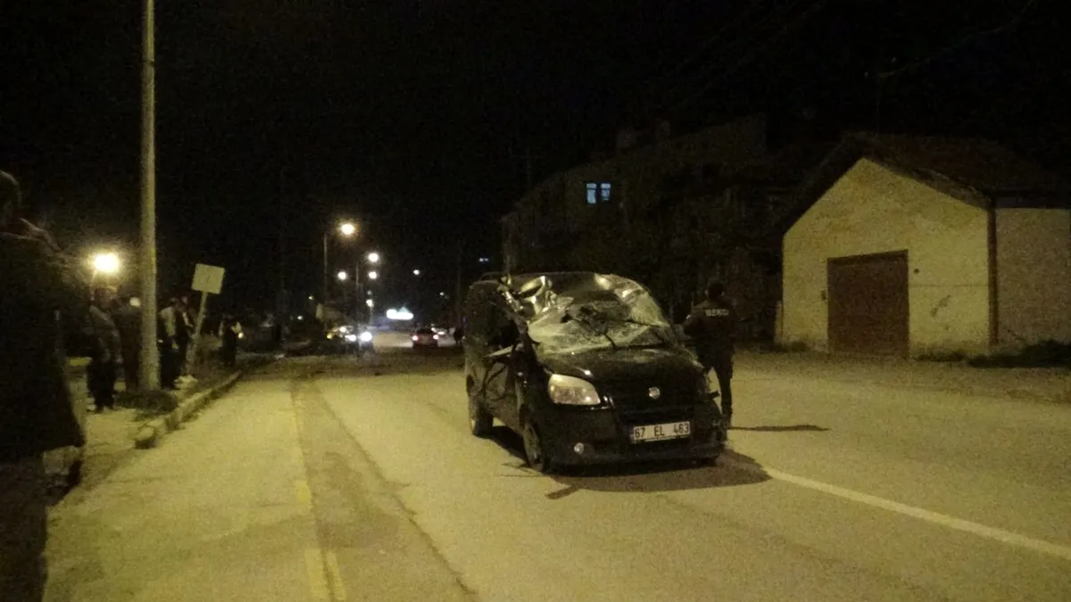 Bolu'da izinsiz aldığı araçla kaza yaptı: 2 yaralı