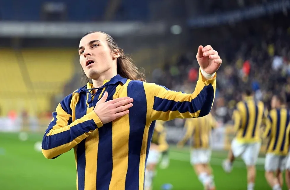 fenerbahcede-4-ayrilik-yonetim-o-isimleri-tek-tek-acikladi-kadro-planlamamizi-tamamlayacagiz-1788251604632.jpeg Fenerbahçe'de 4 ayrılık! Yönetim o isimleri tek tek açıkladı: Talisca'yı alkışlayarak göndereceğiz - 2
