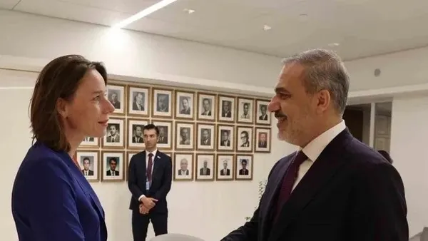 disisleri-bakani-hakan-fidan-hollandali-mevkidasi-ile-telefonda-gorustu-1699288757456.jpeg Dışişleri Bakanı Hakan Fidan Hollandalı ve Çekyalı mevkidaşı ile telefonda görüştü - 1