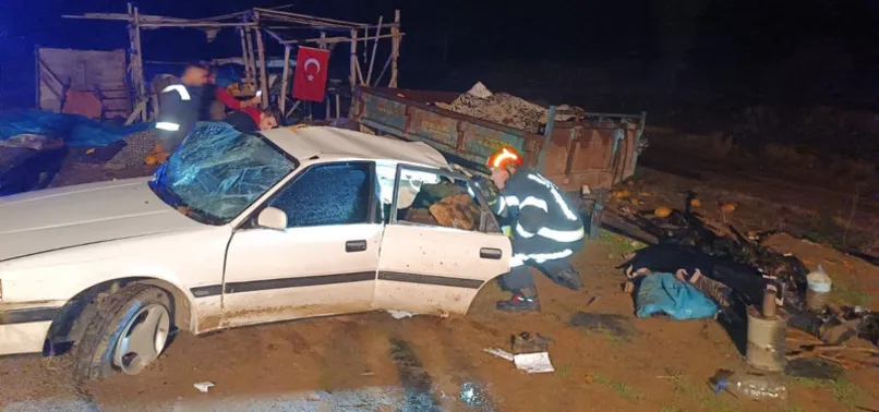 Denizli'de feci kaza! İki otomobil kafa kafaya çarpıştı: 1 ölü 3 yaralı