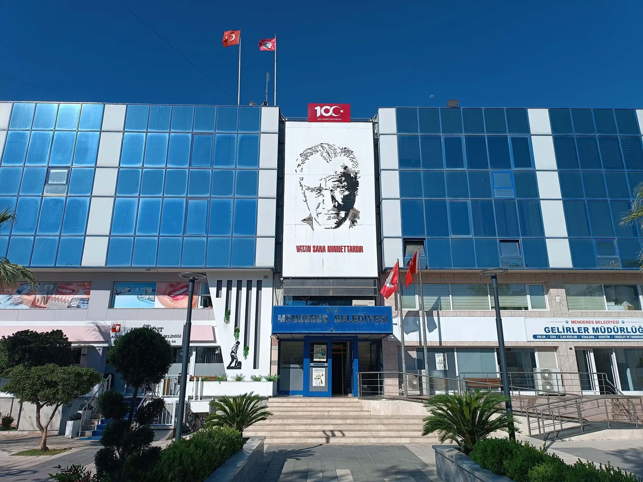 Menderes Belediyesi soruşturmasında 16 şüpheli adliyede