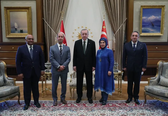 Başkan Erdoğan siyam ikizleri Derman ve Yiğit Evrensel’i Külliye’de kabul etti