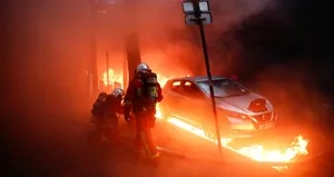 Fransa’nın başkenti Paris alev alev!