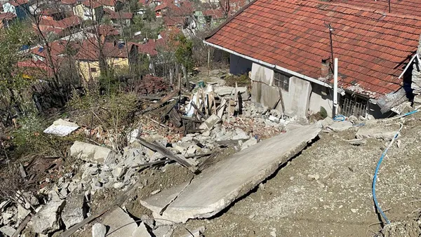 Karabük'te heyelan tehlikesi! 2 ev hasar gördü - 2