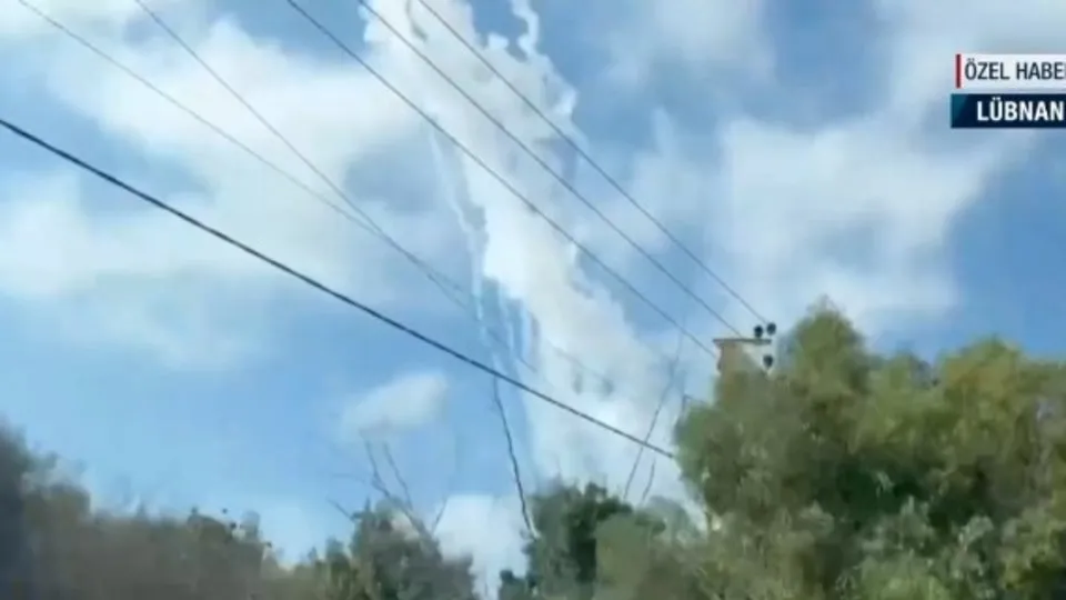 A Haber ekibi bombaların ortasında kaldı!