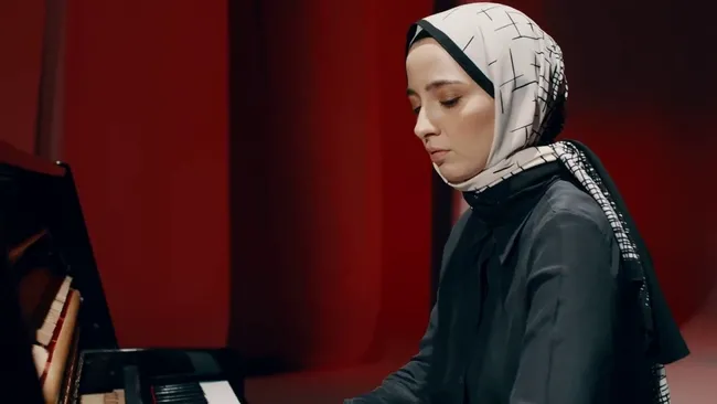 Genç cazcı Büşra Kayıkçı başörtüsü taktığı için linç edildi! - 3