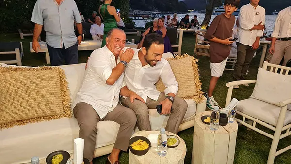 galatasaray-baskani-dursun-ozbek-muglada-dernek-gecesine-katildi-fatih-terim-ile-bir-araya-geldi-arda-gulere-o-1688774843532.jpg Galatasaray Başkanı Dursun Özbek Muğla'da dernek gecesine katıldı! Fatih Terim ile bir araya geldi! Arda Güler’e övgü dolu sözler... - 5