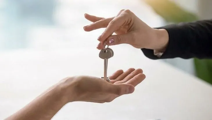 Kiracısı olan ev satılırsa ne olur? Kiracının hakları neler? Yeni ev sahibi kiracıyı evden çıkarabilir mi?