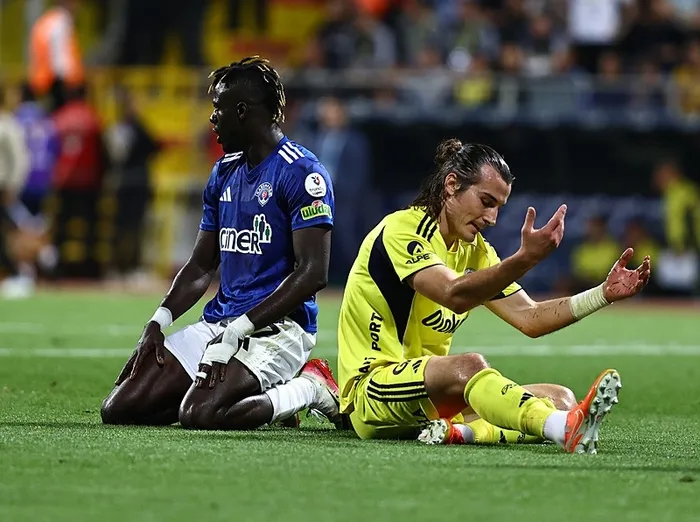 fenerbahce-kasimpasa-ile-berabere-kaldi-kanarya-2-haftada-4-puan-kaybetti-1758482103015.jpeg Fenerbahçe Kasımpaşa ile berabere kaldı! Kanarya 2 haftada 4 puan kaybetti