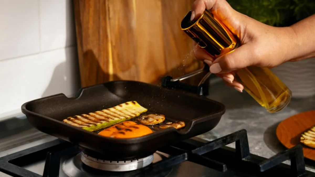 Dökme demir tava nasıl temizlenir? Paslanmadan yıllarca kullanmanın püf noktası