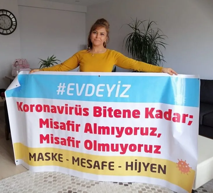 Sağlık Bakanı Fahrettin Koca tavsiye edince evinin camına bu afişi astı! Koronavirüs bitene kadar...