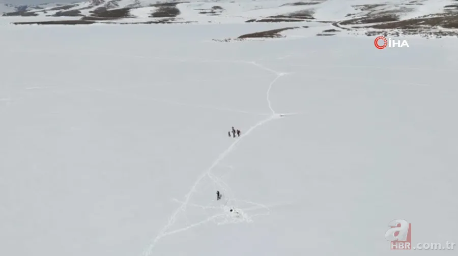 Görüntüler Türkiye’den! Kazma küreği aldılar balıkları kaptılar | İşte Eskimo usulü balık avı 1