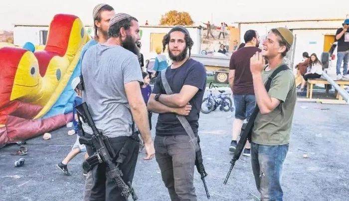 Yahudi sivillerden silahlı terör! Batı Şeria’da Filistinlilerin evlerini ve arabalarını ateşe verdiler