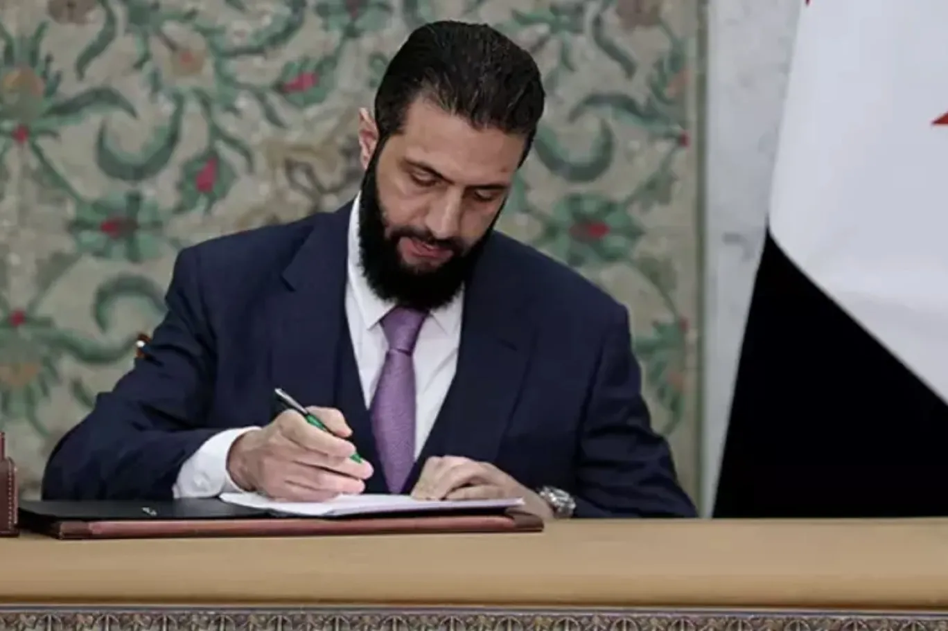 Şara’dan tarihi kararnameye imza! Kürtlerin statüsü ve kültürel kimliği güvence altına alındı