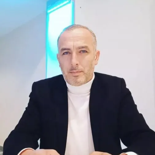 sevgilisi-eda-evliyi-yaka-karti-ipiyle-bogarak-olduren-sinan-simsek-ben-cezaevine-girecegim-sen-baskalariyla-b-1648461500590.jpg Sevgilisi Eda Evli’yi yaka kartı ipiyle boğarak öldüren Sinan Şimşek: Ben cezaevine gireceğim, sen başkalarıyla birlikte mi olacaksın? - 3