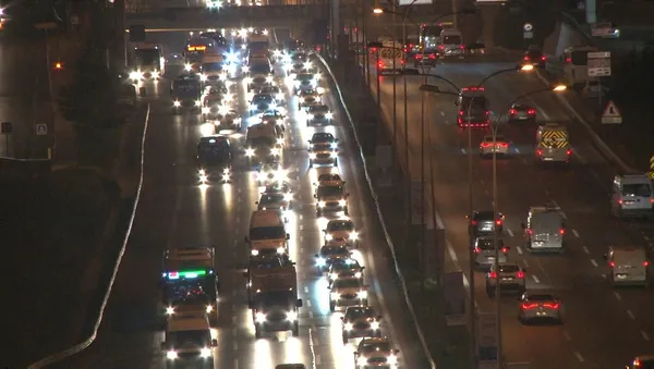 İstanbul'da yeni hafta trafikle başladı! Vatandaş yolda kaldı - 1