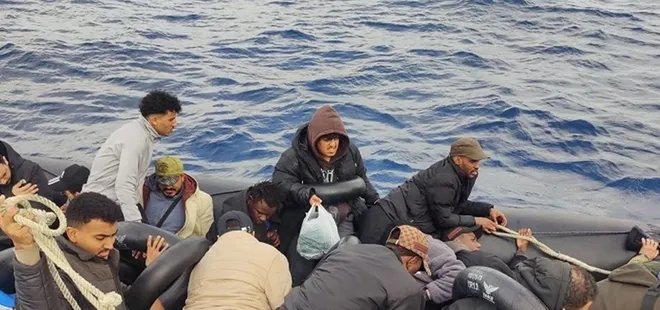 Yunanistan'ın ittiği 24 düzensiz göçmen kurtarıldı!