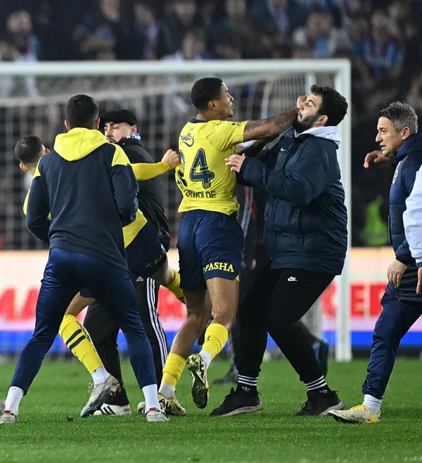 trabzonspor-fenerbahce-macinin-pfdk-sevkleri-aciklandi-iste-sevk-edilen-futbolcular-1711965688583.jpg TFF Trabzonspor-Fenerbahçe maçının sevklerini açıkladı! İşte PFDK'ya sevk edilen futbolcular - 3