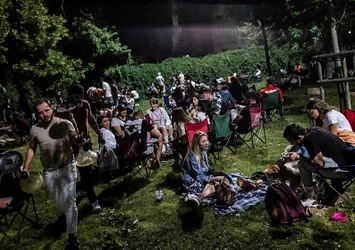 Yeni vaka sayısı düşmüyor! Uzmanlardan ikinci dalga uyarısı...