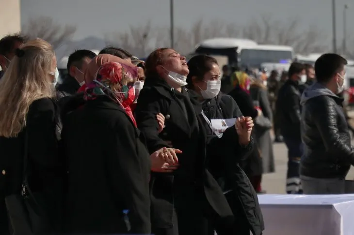 Türkiye Bitlis'te şehit düşen kahramanlarına veda ediyor! Bu acının tarifi yok!